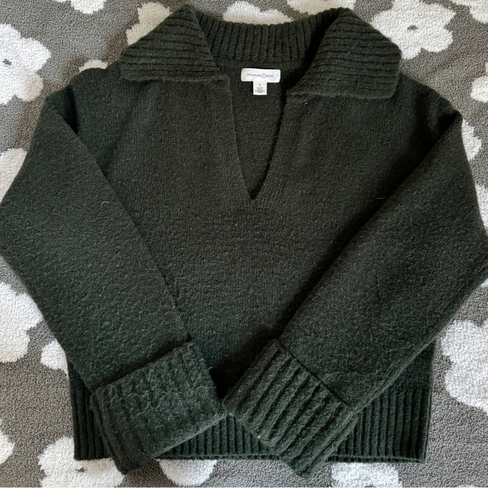 Chunky collared dark green sweater